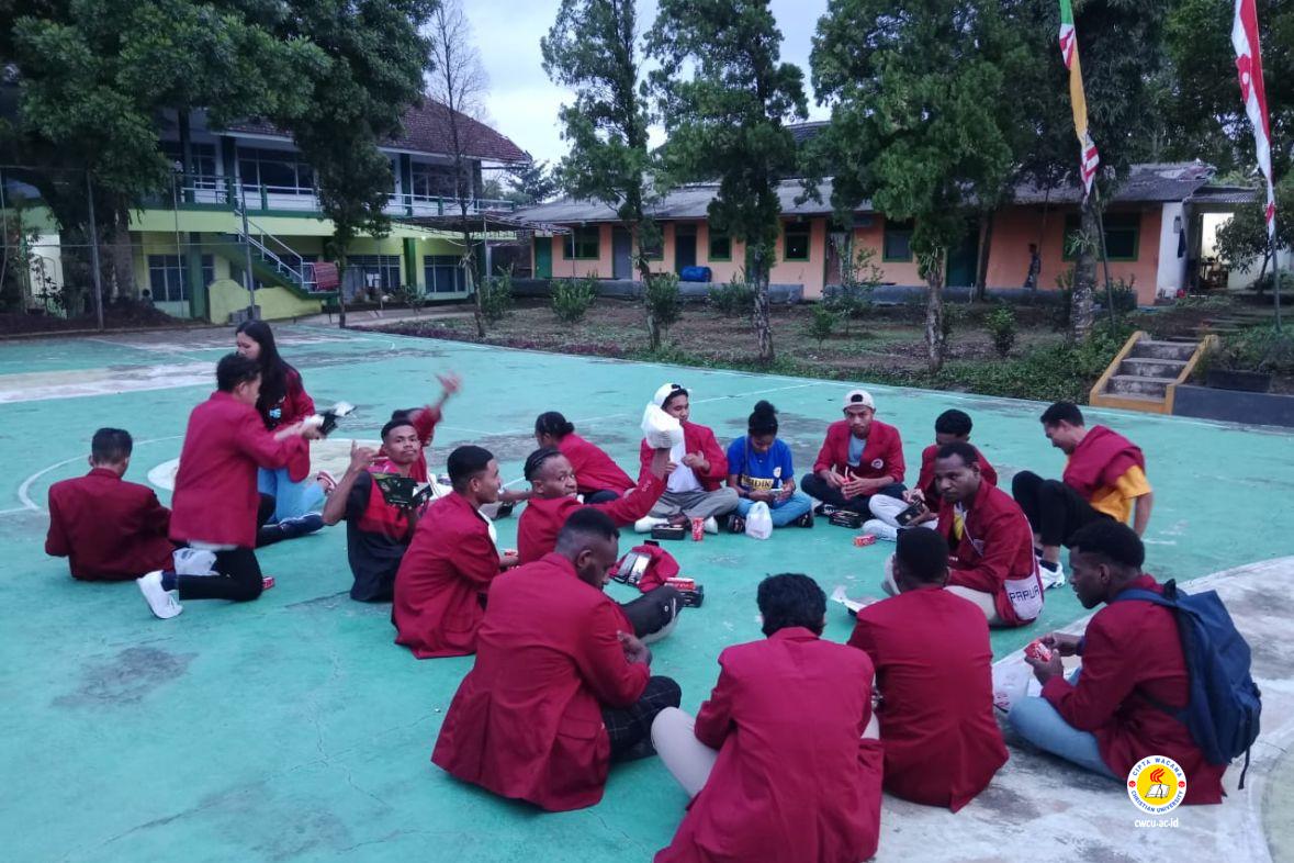 Diskusi Bebas di Luar Kelas: UKCW Ciptakan Ruang Inspiratif bagi Dosen dan Mahasiswa