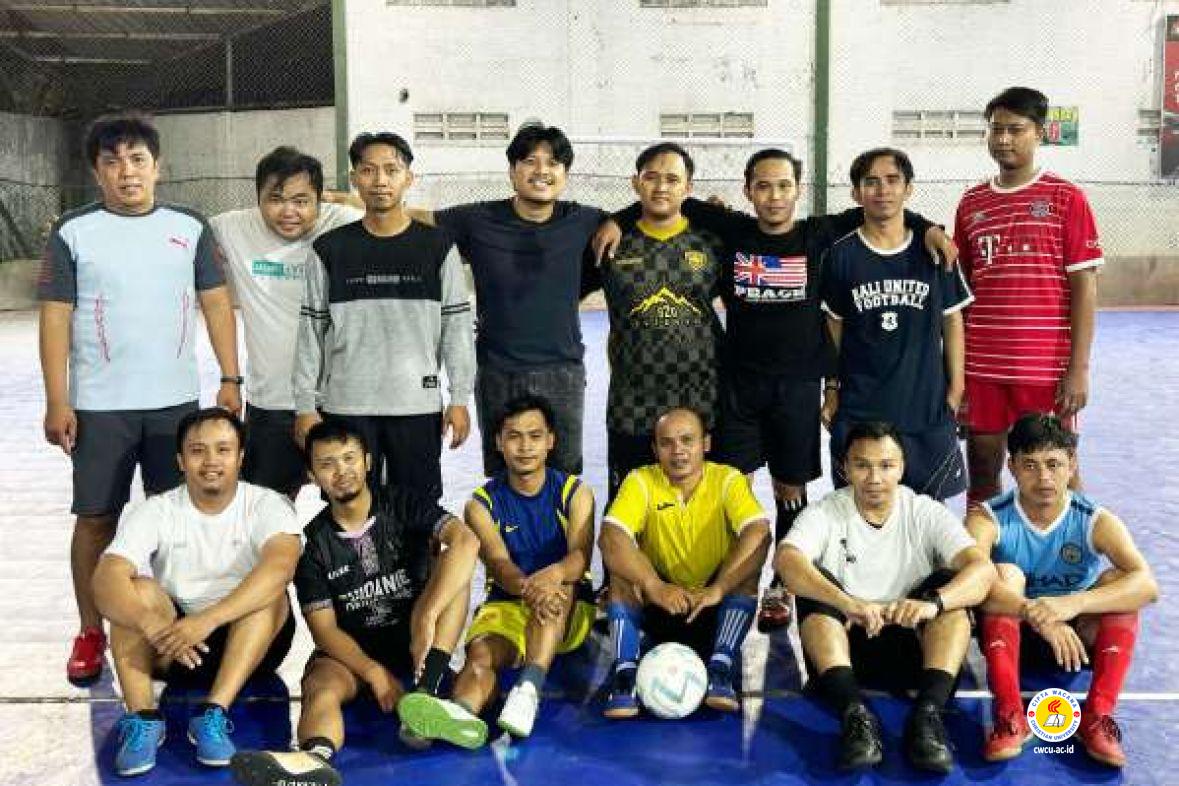 Dosen dan tenaga kependidikan (tendik) Universitas Cipta Wacana menggelar kegiatan Fun Futsal
